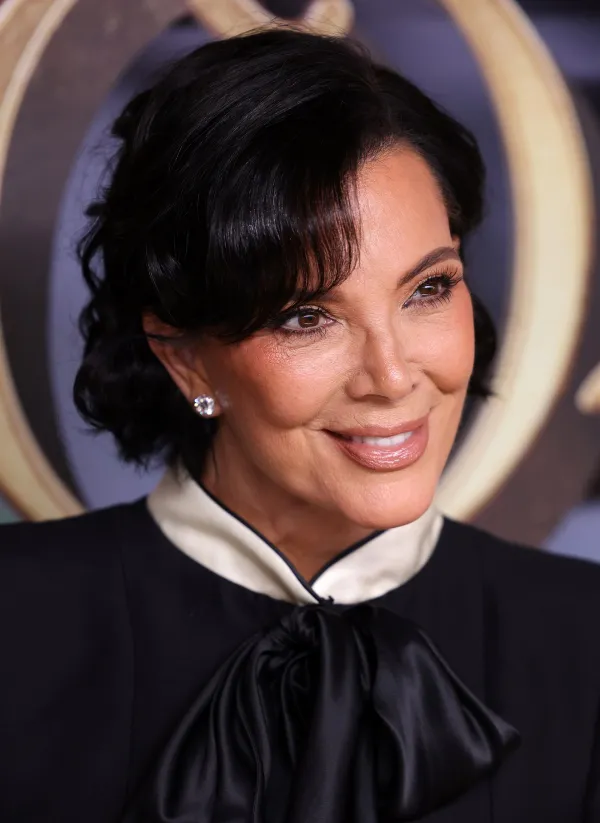 KRIS JENNER I DALJE DRŽI KONCE U RUKAMA: Kako „momager“ impérijum vodi kroz najteže i najuspešnije životne faze